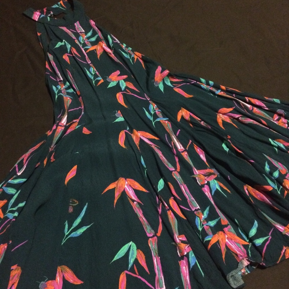 Kimchi Blue Sleeveless Mock Neck Tropical Dress